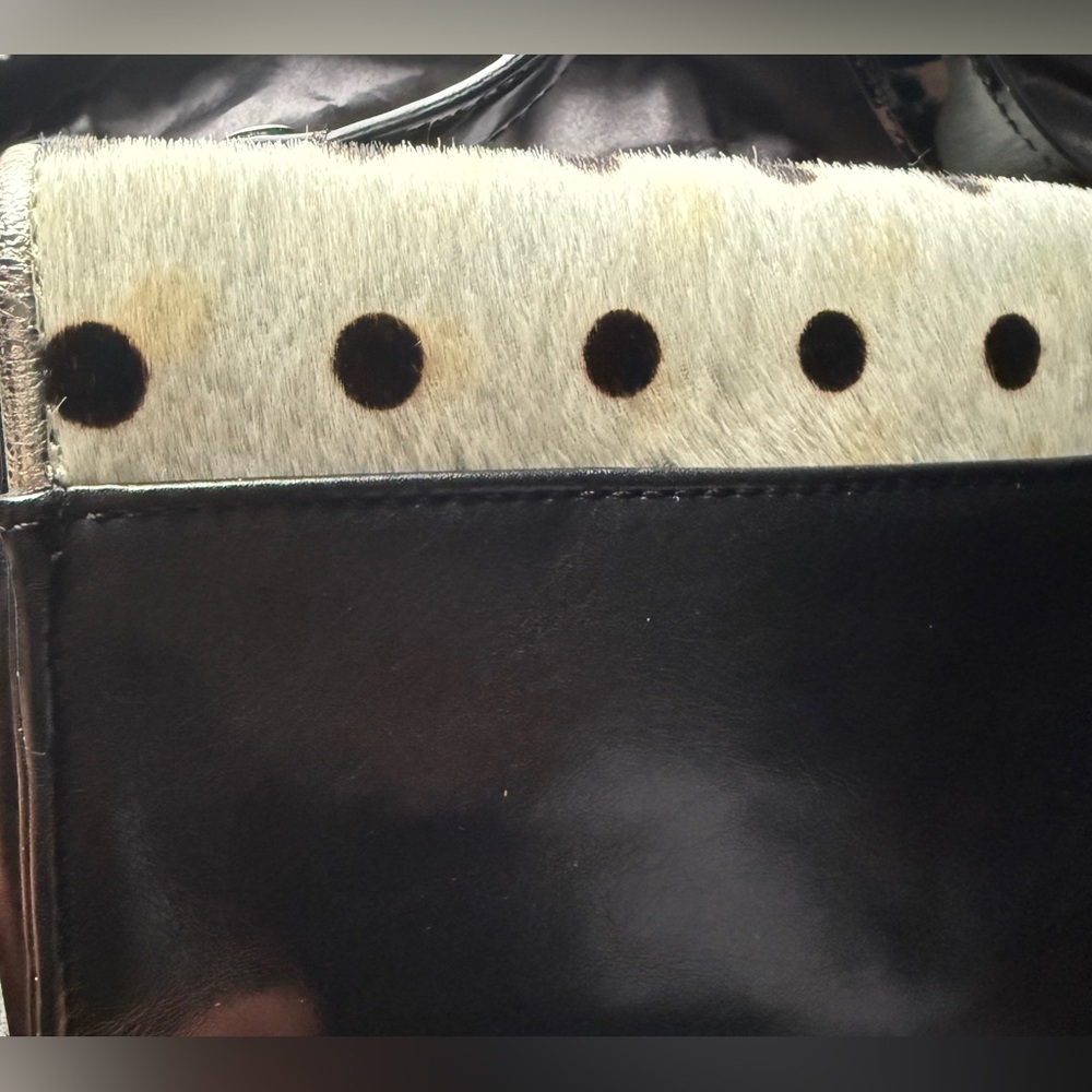 Elegant Polka Dot Handbag with Black Accents - Picture 8 of 8